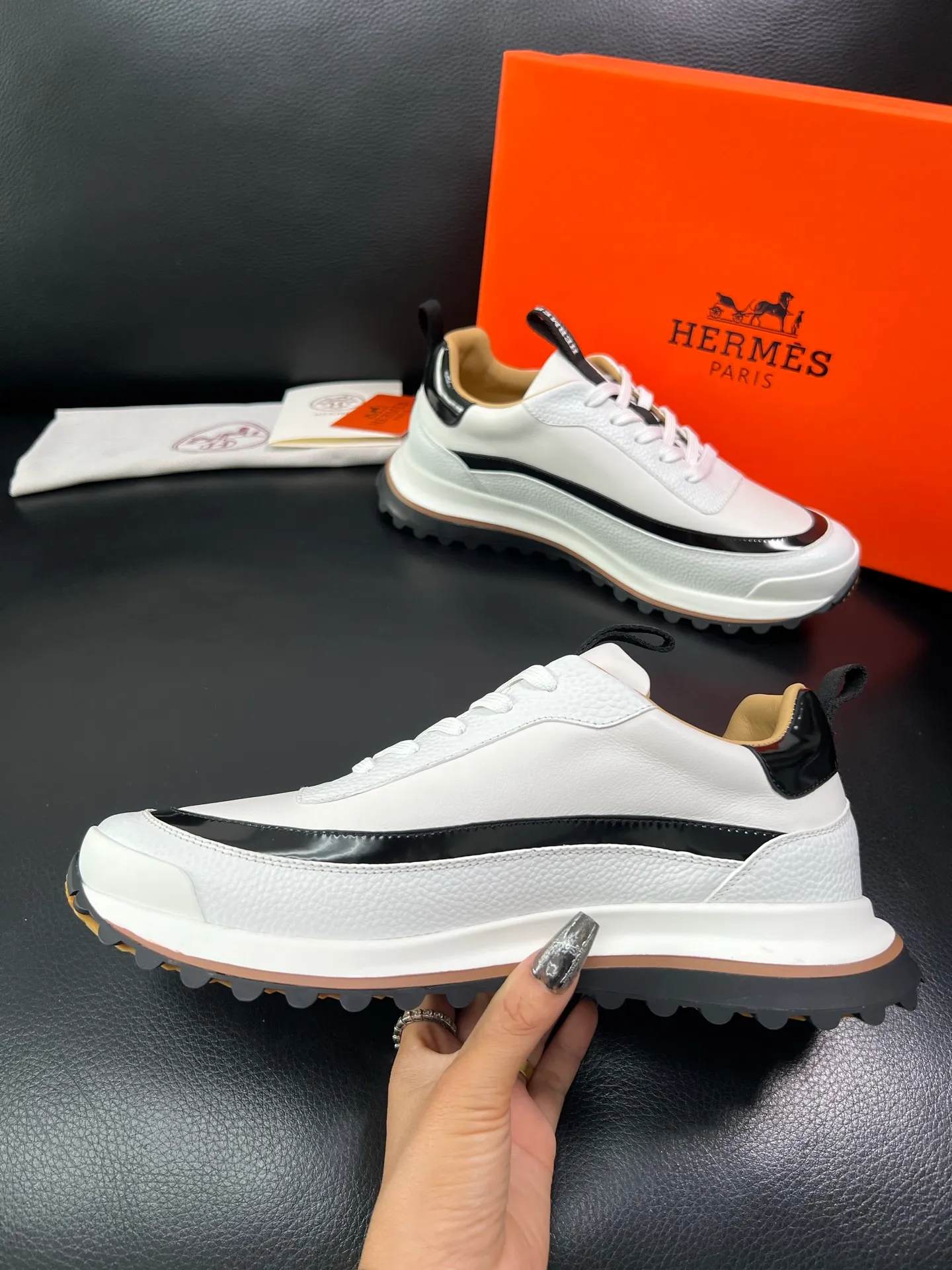 Men's shoes 💰800 Hermes top purchasing Hermes counters are on sale simultaneously with original factory configuration, original cowhide fabrics imported from Italy, high-quality splicing technology, fully imported water-dyed cowhide linings, soles: original soles specially provided by the factory are super comfortable, the original factory follows the order and high quality, you can enter and exit the counter at will, welcome to compare at the counter, code number 39-44 (customized 38 45) 85863